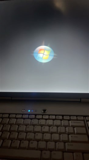 Windows Vista logo booting