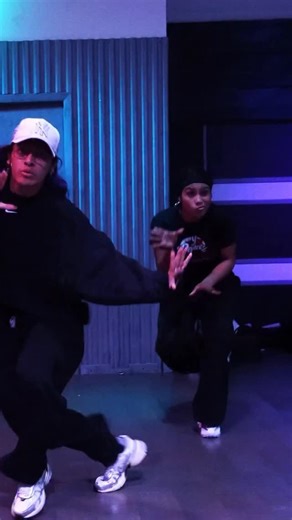 Ximena Sumaria on Instagram: "Una en clase de @johnc_lc 🔥💕 muchas gracias !!! 📍: @artevivodancestudio 🇺🇸🫶🏽 #viral #dance #choreography #videodance #dancevideo #instagram #video #baile #miami #peru"