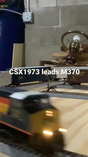 #train #csxrailroad #CSX1973 CSX1973 leads M370