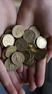 64K views · 586 reactions | Remember the old pound coins? #oldcoins #poundcoin #roundpound #rare #valuable | CoinCollectingWizard | Facebook