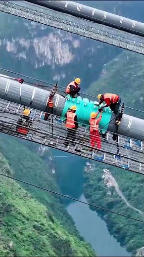 BRidge Construction (Construction Methodology) - The Huajiang Grand Canyon Bridge