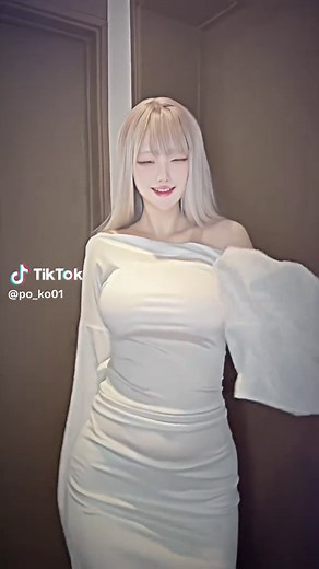 Stunning Cosplay Transitions by Beautiful Girls
