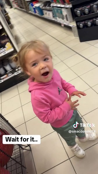 Who needs a Mama Bear when you have a Charleigh Bear?! 🐻 🤣 . . #thegrinch #dancinggrinch #canadiantire #twintoddlers #twinA @Canadian Tire