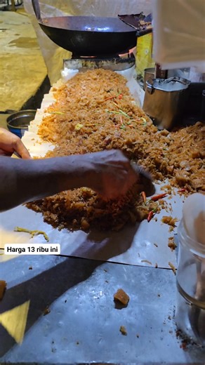 1M views · 5K reactions | Cuma 13 ribu nasi goreng sebanyak ini. only $0.78 USD for this much fried rice  | Food Warrior TV | Facebook