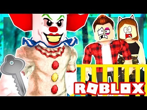 Roblox Family - CREEPY CLOWN TRAPS US IN A ROOM! WE MUST ESCAPE!! (Roblox Roleplay)