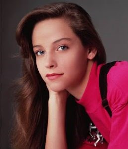 Alison Elliott: Bio, Height, Weight, Age, Measurements