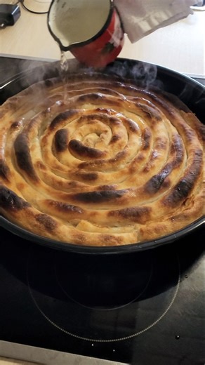 #balkan Burek 🤤 #bosna #halidbeslic #feedshorts #shortvideo #shorts #burek