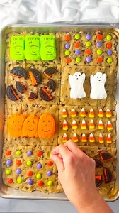 238K views · 1.8K reactions | Halloween countdown!  Just Save this cute idea for then! 李 We used store bought cookie dough but you could also make it from scratch.Comment BAKE & I’ll send my favorite chocolate chip cookie dough recipe. #cookiedough #peeps #mandms #candycorn #oreocookies #halloweenfood https://www.momlovesbaking.com/the-best-chewy-chocolate-chip-cookies/ | Mom Loves Baking | Facebook