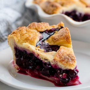 The Perfect Blueberry Pie recipe uses a homemade pie crust and fresh blueberries. 🖨️ RECIPE: https://thestayathomechef.com/perfect-blueberry-pie/ | Recipes