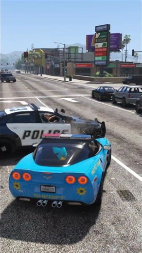 A CADA BATIDA O CARRO DA POLÍCIA FICA MAIS RÁPIDO