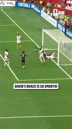 David reacts quickest to get his second of the game right before the half! 🇨🇦