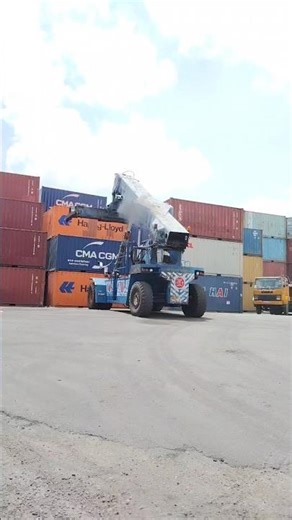 Kalmar Reach stacker with a tilting spreader for container handling