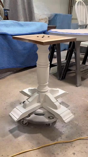 Ready to fall back in love with your old oak dining set? In this tutorial, I walk you through every step of turning a tired, damaged oak table and chairs into a fresh, modern, beautifully refinished set. Whether your wood is scratched, orange, worn down, or just outdated, this makeover will show you exactly how to bring it back to life. I cover: • Proper prep and cleaning • How to sand efficiently • Choosing the right products for oak • My painting paintwash method • Finishing tips for a durable