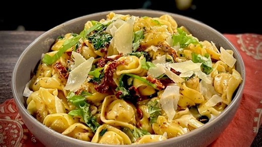 Tortellini with Sundried Tomato Sauce
