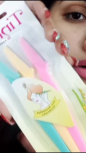 How to Do Brows with Tinkle Razor - Thick Eyebrow Tutorial