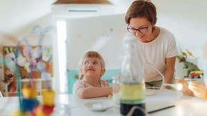 8 Easy Chemistry Experiments At Home (Good Reactions!)