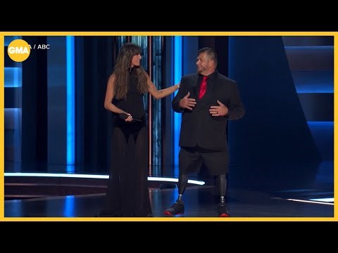 Honoring a veteran at the CMA Awards
