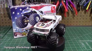 AMT USA-1 Chevy Silverado Monster Truck 1:25 Scale Model Kit