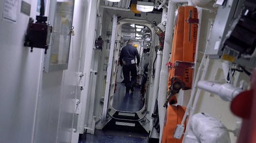 Think you could do this every day? Get a firsthand look at how U.S. Navy Sailors aboard the Arleigh Burke-class destroyer USS Paul Hamilton earn their sea legs! #AtTheHelm See what life aboard a destroyer is truly like right here: https://t.co/iiijmbgMlF https://t.co/yodhGzGUA9 | U.S. Navy