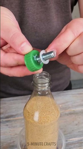 Time to fertilize the garden! Reuse of a bottle and pipe ♻️#5MinuteBeat