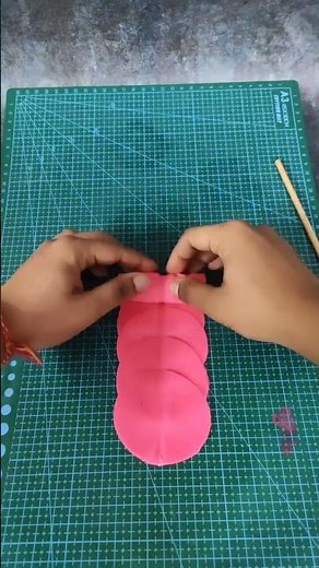 "Create stunning fondant roses with this easy step-by-step tutorial!"