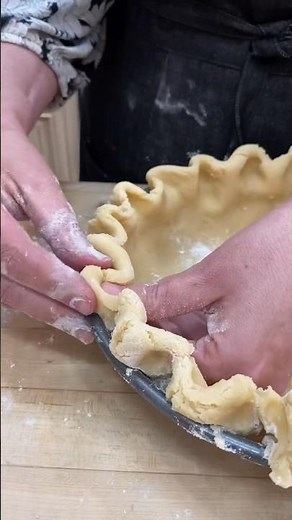 How to Flute a Pie Crust Like a Pro! 🥧✨