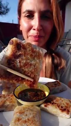 1.9M views · 29K reactions | Yep if you havnt guessed, they’re Rice Paper Dumplings  They’re crispy and chewy with a yummy filling and are vegan too  If you havnt tried them yet, go run and make them! Follow us for more delicious vegetarian recipes #ricepaperdumplings #ricepaperdumpling #easyrecipe #vegan #plantbased #healthyrecipes #crispy | Vegan Meal | Facebook