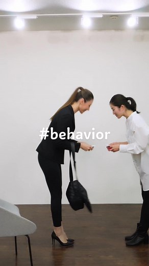 名刺を交換する際のマナーと注意点 | お名刺の受け取り方について