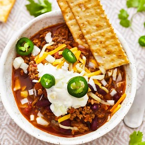 Easy Chili Recipe (6 Ingredients) - The Cookie Rookie® {VIDEO}