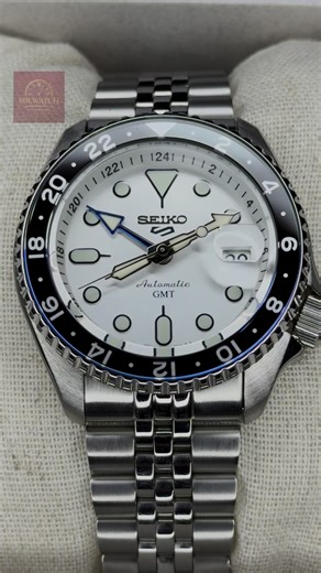 Seiko 5 GMT White Batman: Explore the Features