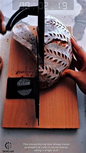 Tool for precise bread cutting work with simple innovation
