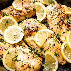 This EASY LEMON CHICKEN is my go-to recipe when I don't know what else to cook for dinner. So fast, so easy, and so tasty! WRITTEN RECIPE: https://thestayathomechef.com/easy-lemon-chicken/ | Recipes