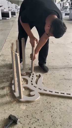 Rocking chair production process, a CNC cutting machine to do, it can achieve a variety of craft