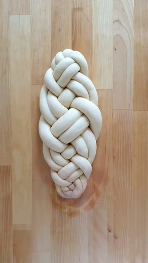 WEAVE never seen a prettier sight! 🤩 You make braiding challah look SO easy, Challah Prince! ✨ | Food Network