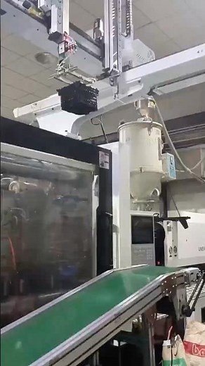 plastic container under injection molding +automatic screwing with hotmelt machine