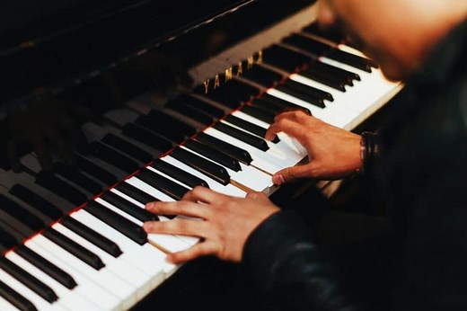 10 Best Online Piano Lessons (Personally Tested)