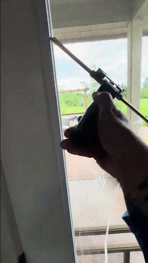 How to clean a window | basic window cleaning techniques