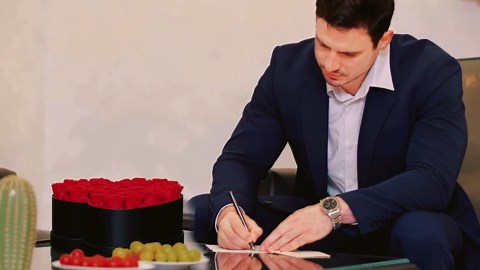 Sumind 6 Pcs 5.8" Glass Christmas Ornaments Hand Blown Glass Ornaments Crystal Balls DIY Clear Hanging Decorations with Metal Hook for Winter Xmas Tree Window Elegant Luxury Decor Gift(Swirl Style)