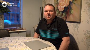 Need to brush up on your rig tying techniques? In this quick video, three-time Canal Pairs Champion and Let’s Fish! coach Simon Mottram demonstrates how to tie a simple pole rig for fishing on narrow canals 🎣 | Canal & River Trust Angling