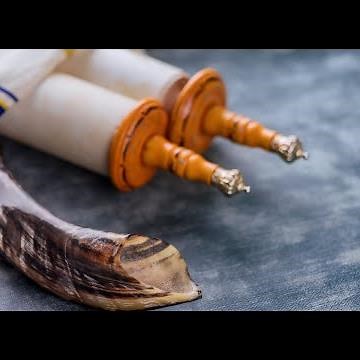 What is Simchat Torah and how is it celebrated?