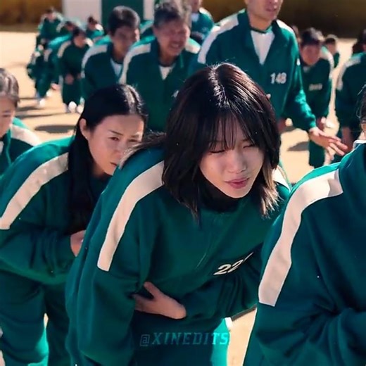 Player 149 Always cares for Jun-hee and her daughter || Squid Game || #shorts