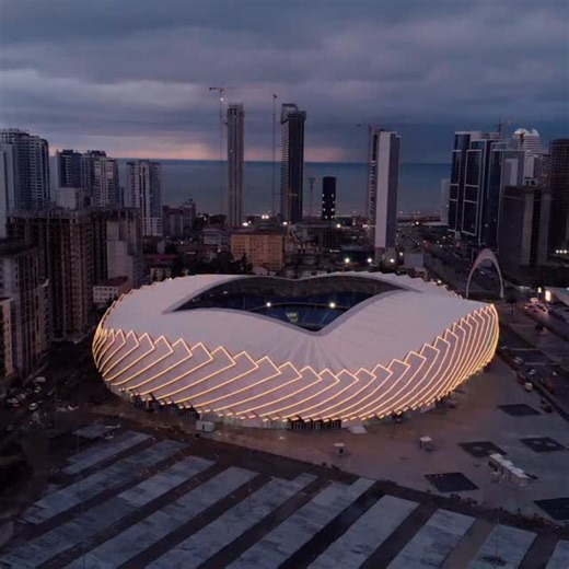 22 reactions | LED façade lighting arranged as a matrix and...