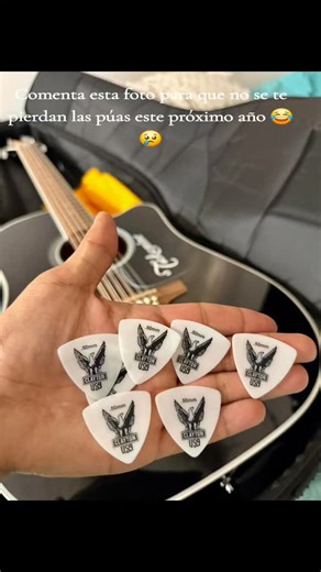 Hugo Hernàndez on Instagram: "#requinto #guitarra #music #guitarristaenproceso"