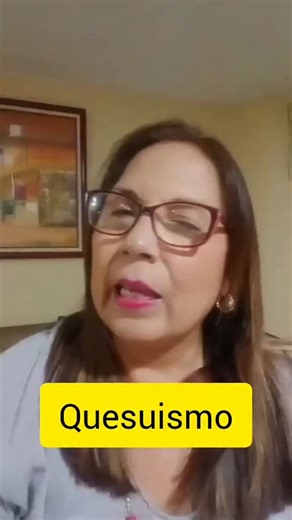 hablaconpropiedad on Instagram: "El «quesuismo» es un error sintáctico que consiste en usar la secuencia 'que su' en lugar del pronombre relativo posesivo "cuyo". Por ejemplo, es incorrecto decir «Tengo un amigo que su hermana es arquitecta». Lo correcto es «Tengo un amigo cuya hermana es arquitecta». Aunque es común en el lenguaje coloquial, se considera una incorrección y debe evitarse en la escritura formal."