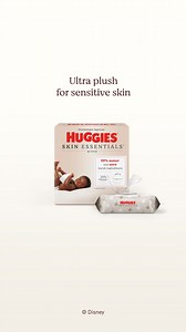 Our ultra plush Skin Essentials™ wipes are 30% thicker vs. Pampers Aqua Pure. For a gentle clean on cheeks soft as cuddles! | Huggies