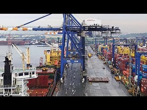 How Do They Load Cargo on the MCC Gigantes Maersk Line Container Ship? |Quay Crane Operation