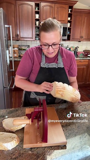 Effortless Sourdough Slicing with @cawiu.home Bread Slicer