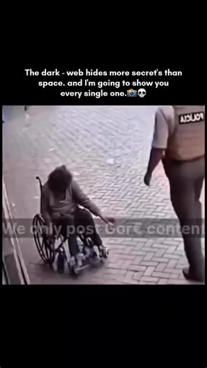 darkweb gore tapes on Instagram: "Just @darkwebgoretape 1997년 개봉한 영화 Titanic은 잭과 로즈의 운명적인 사랑을 통해 비극 속에서도 오래 남는 감정의 깊이를 보여주는 작품입니다. 화려한 연출보다 인물의 감정에 더 집중한 제임스 카메론 감독의 스타일은 지금 다시 봐도 묘하게 가슴을 울리죠. 배가 침몰하는 장면이 아닌, 두 사람이 서로를 바라 보던 순간들이 더 강하게 기억에 남는 영화이기도 합니다. 이 감정을 완성해주는 곡이 바로 셀린 디온의 *"My Heart Will Go On" *입니다. 처음 들으면 잔잔한데, 어느 순간 자연스럽게 가슴이 벅차오르는 느낌을 줍니다. 특히 후반부의 고조되는 보컬은 영화 속 잭과 로즈의 마지 막 장면과 겹쳐지면서 괜히 마음이 서늘해지기도 하고요. 많은 분들이 "이 노래가 나오면 왜 그 장면이 자동으로 떠오르는지 모르겠다"고 말하는데, 그만큼 영화와 음악이 자연스럽게 얽혀 있는 곡입니다. 1998년