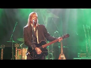 Tom Petty's Greatest Hits Live plays Learning To Fly