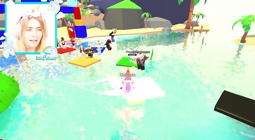 Sanna and Moody vs 100 Fans Obby in Adopt Me!